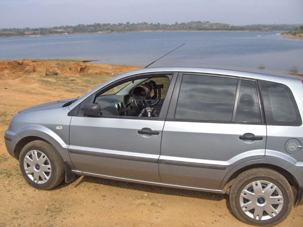 :resources:articles:bird-photography:hpim1110-car.jpg :resources:articles:bird-photography:hpim1110-car.jpg